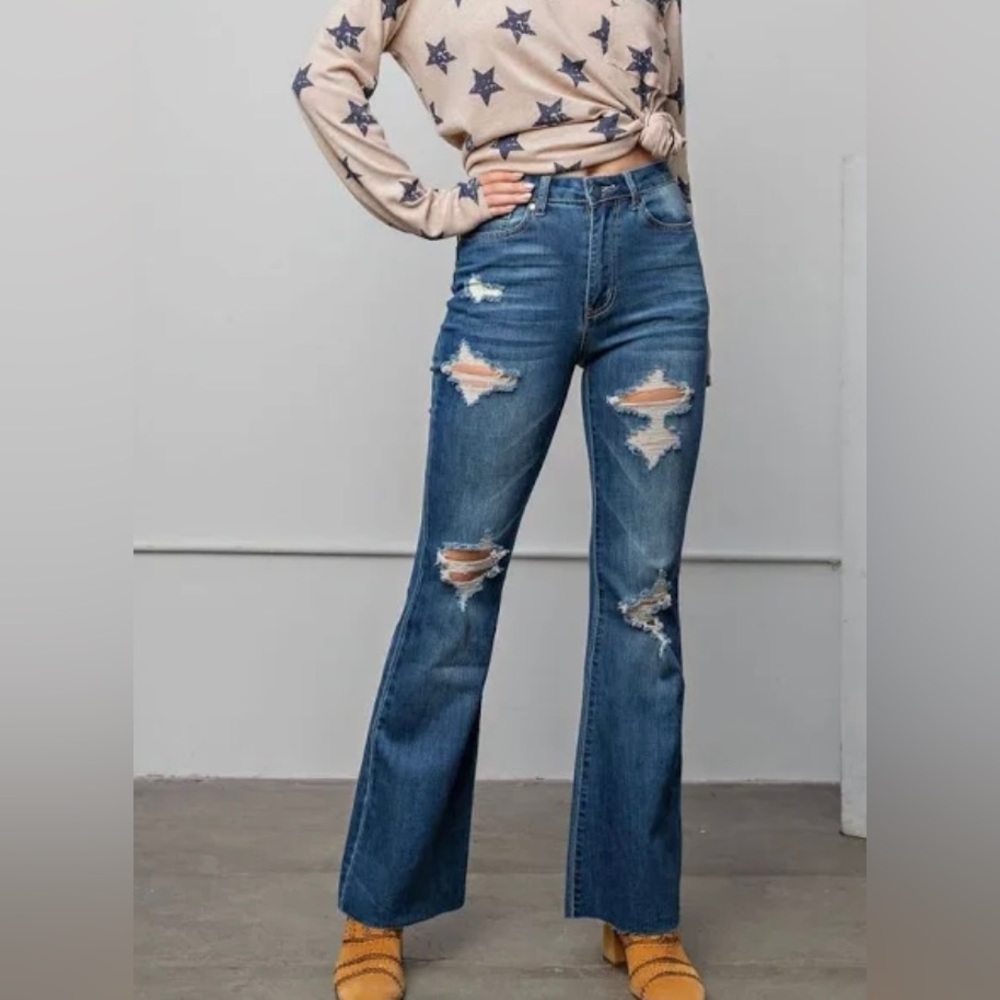 NEW Easel Woman’s Flare Jeans Size Small